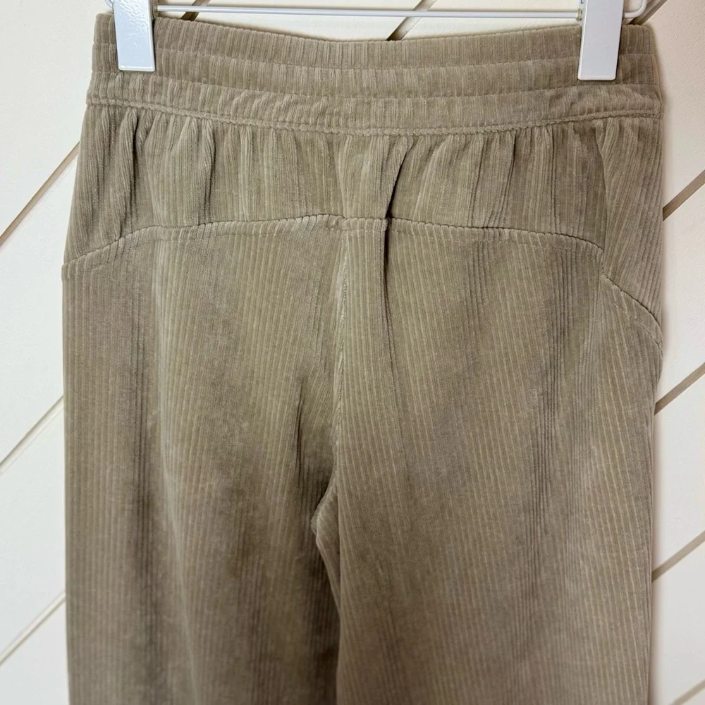 Lululemon | Mid-Rise Wide-Leg Pant Velvet Cord | Warm Ash Gray | Size 4 - Picture 8 of 13